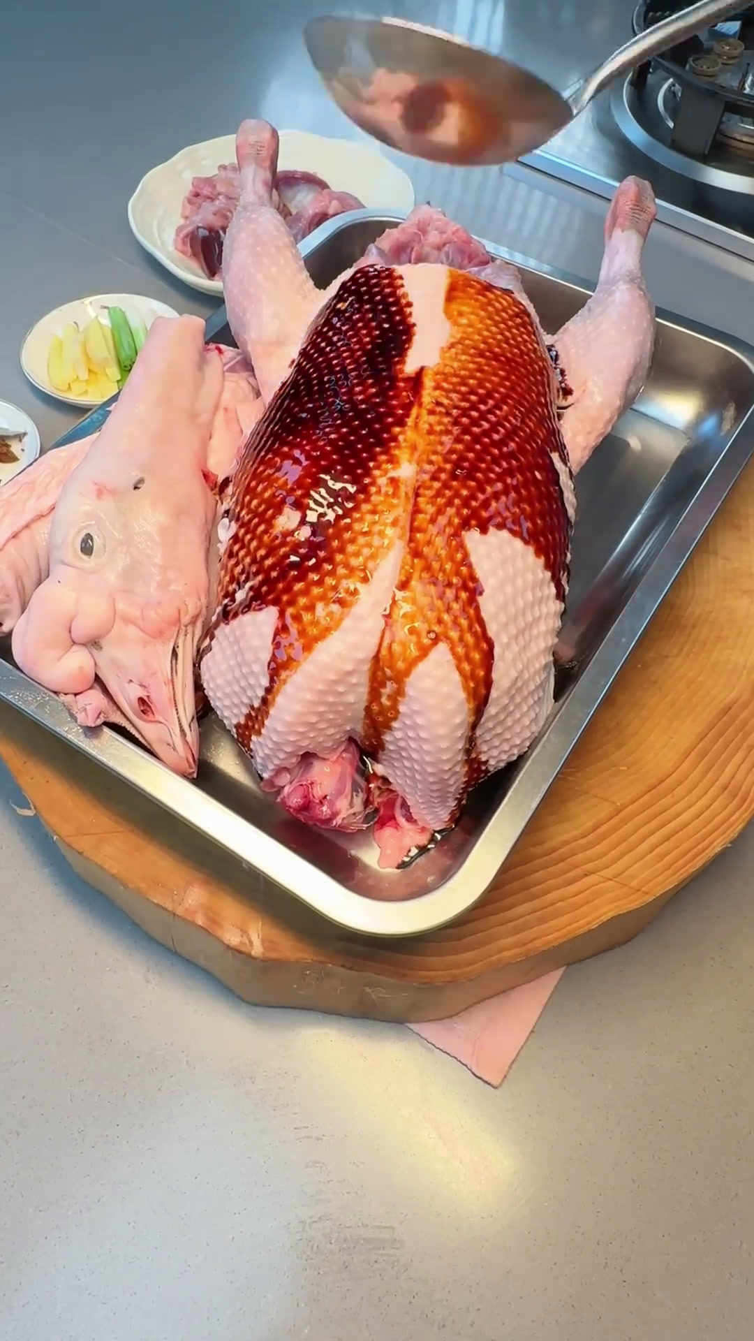家乡碌鹅 年夜饭系列第四道菜,家乡碌鹅,酱香浓郁,鹅肉嫩滑