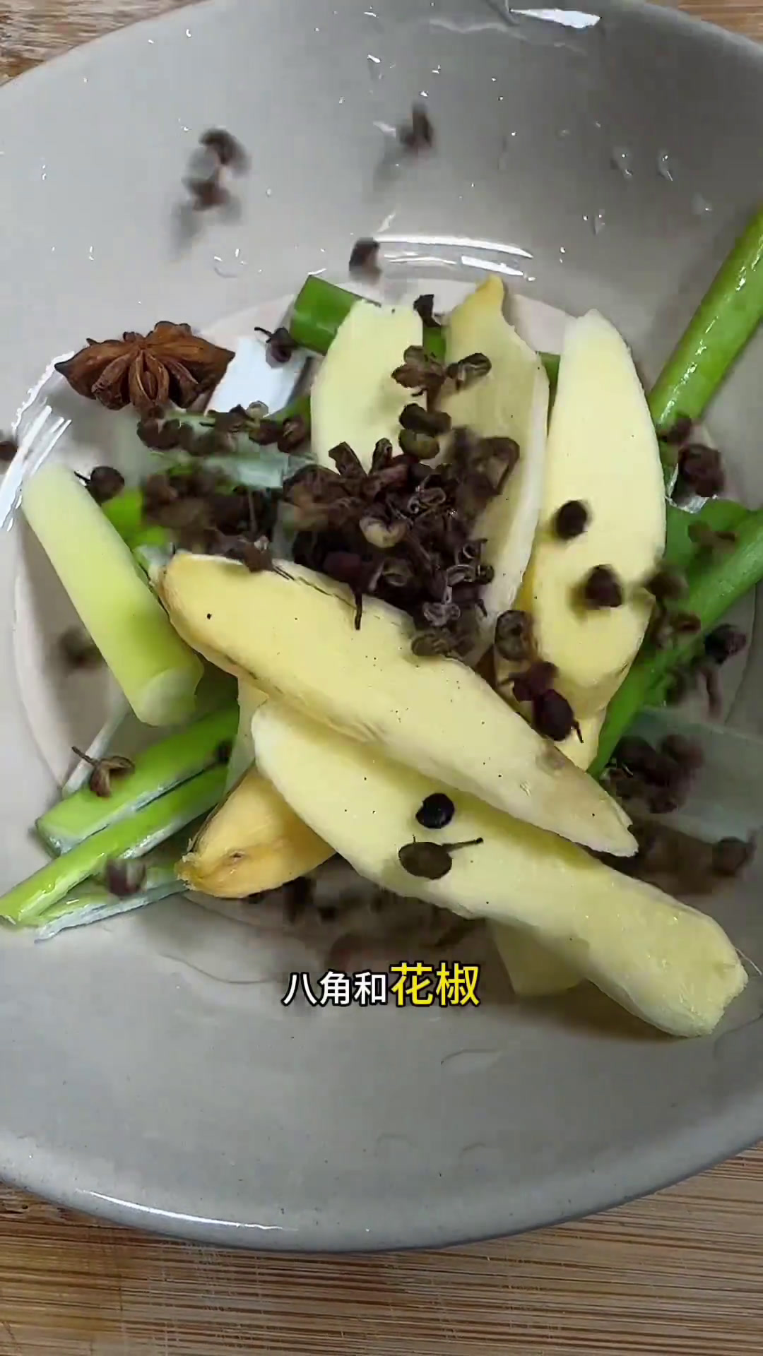 过年吃饺子,猪肉大葱馅这样调,又鲜又嫩又多汁