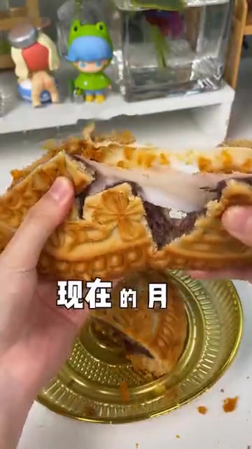 那些可以拉丝,比脸还大的老式月饼!