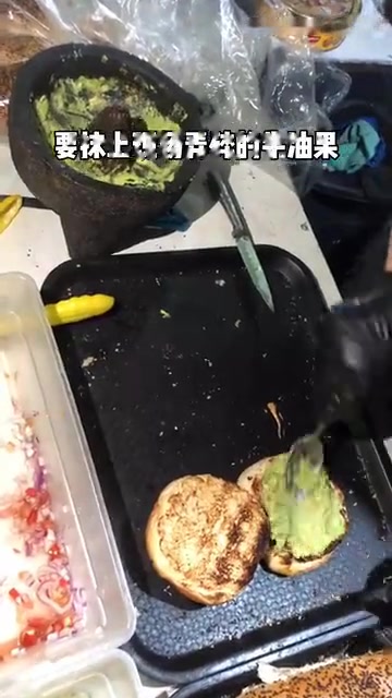 太豪啦!墨西哥100比索的豪华汉堡长啥样?真心太好吃啦!普通的夜市也有好味道!墨西哥美食你