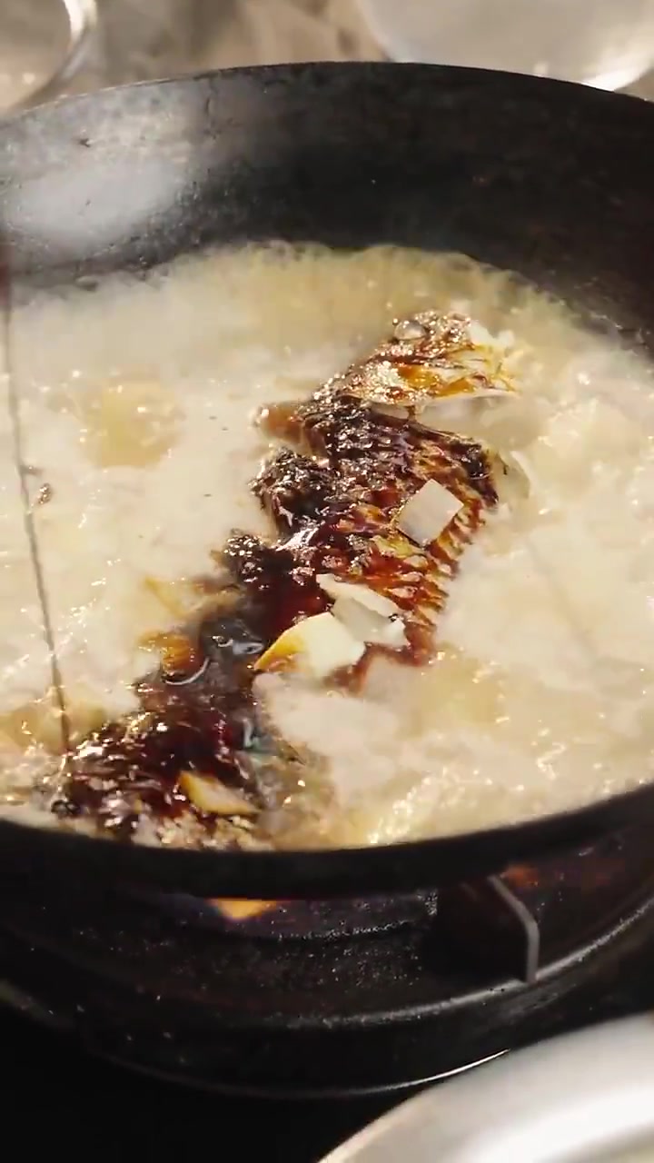 年年有鱼,大年初一早上当然要吃鲫鱼冻啦~