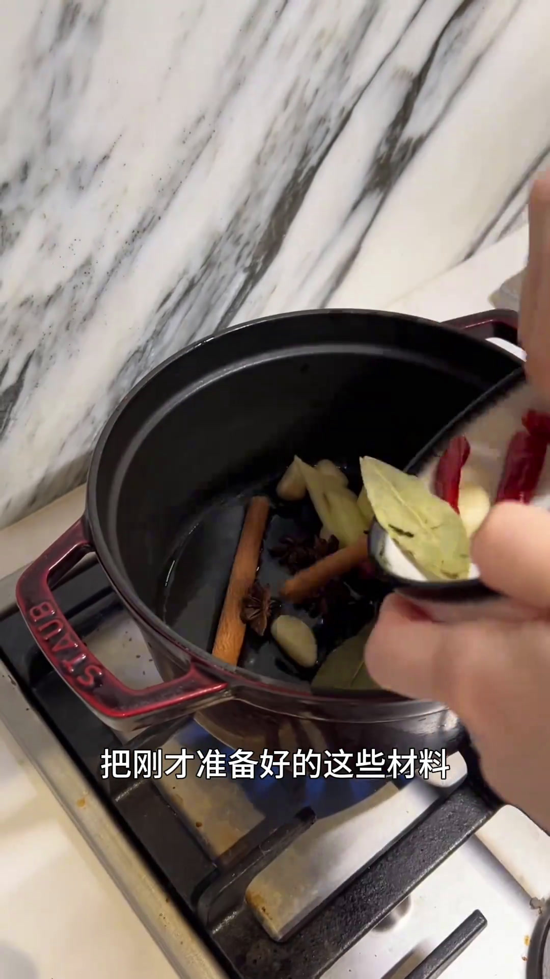 新年餐桌硬菜:湘式独门热卤鸡翅 香掉眉毛!