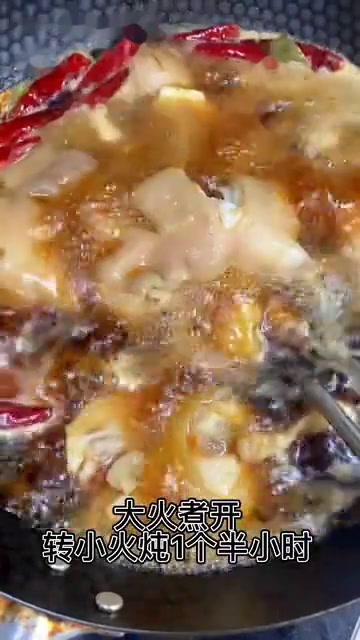 请问哪个女孩子不爱吃软糯可口还脱骨的韩式辣炒年糕猪蹄呢!