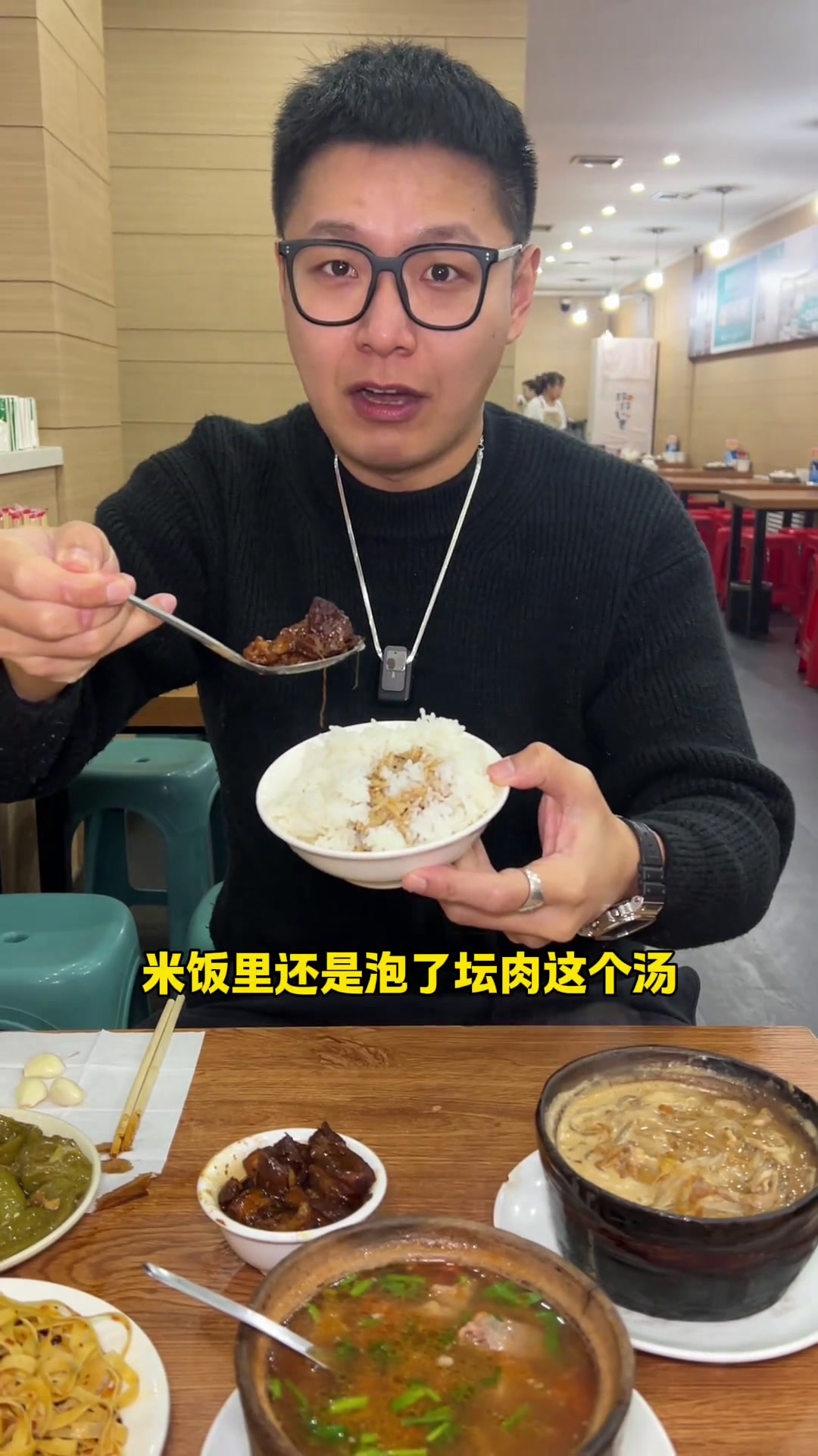 哈尔滨热乎乎的砂锅坛肉真的香!