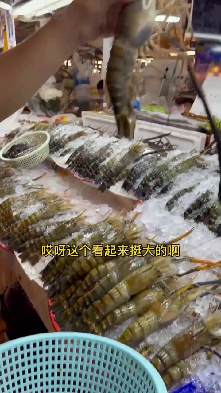 泰国市场里偶遇大头虾