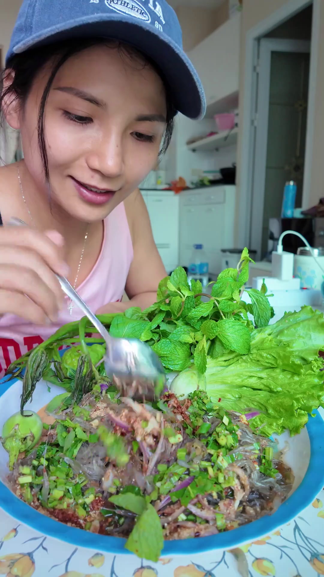 过年就窝在泰国出租屋,今天是双倍快乐,两份跳跳虾120泰铢