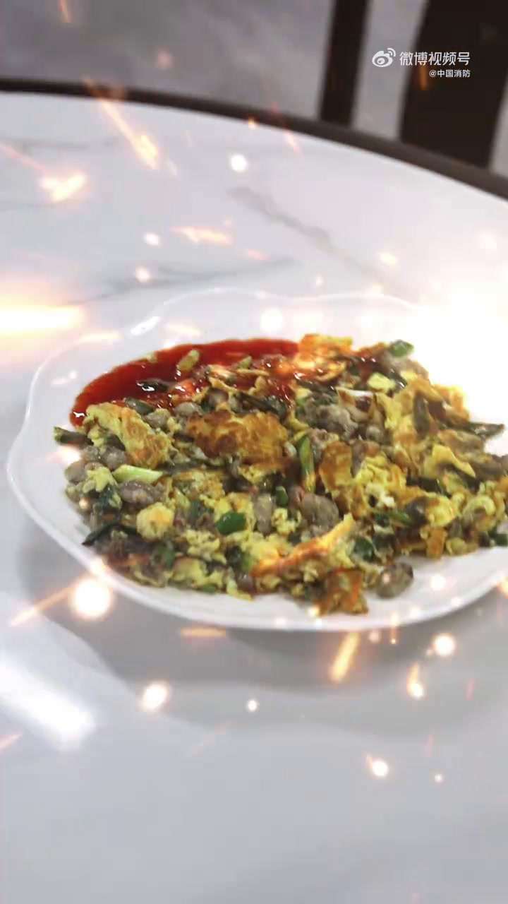 春节的灵魂之一就是各种年味美食,让人一吃就能勾起对这个节日的感觉。天南地北大不同,每个地方