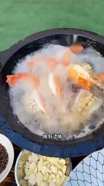 泰国美食:手臂粗的罗氏巨虾新吃法川香辣子虾鲜鲜香麻辣一口忘不了