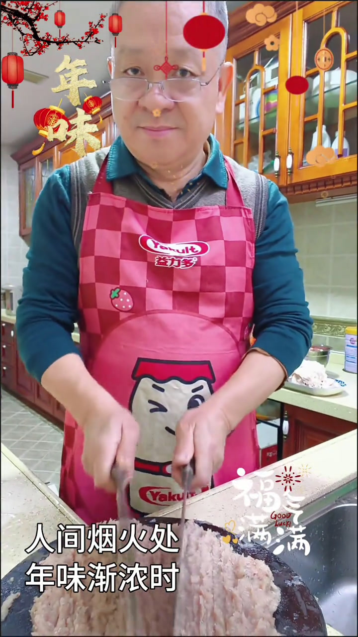 过年了,砧板响起来,做几个客家菜酿蚝豉酿豆腐……