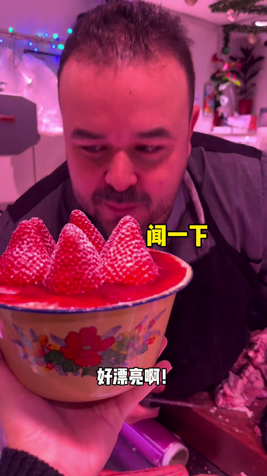 当老外第一次吃搪瓷盆草莓蛋糕会是什么反应?