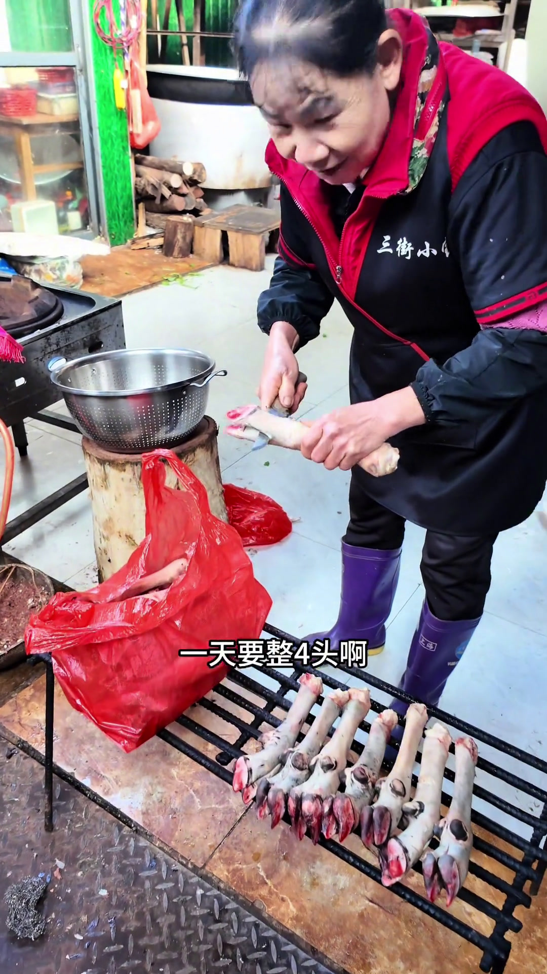 云南楚雄彝族羊汤锅,125块4道特色菜吃到爽!这物价不敢相信