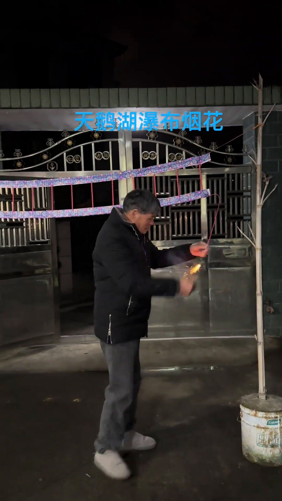 天鹅湖瀑布烟花