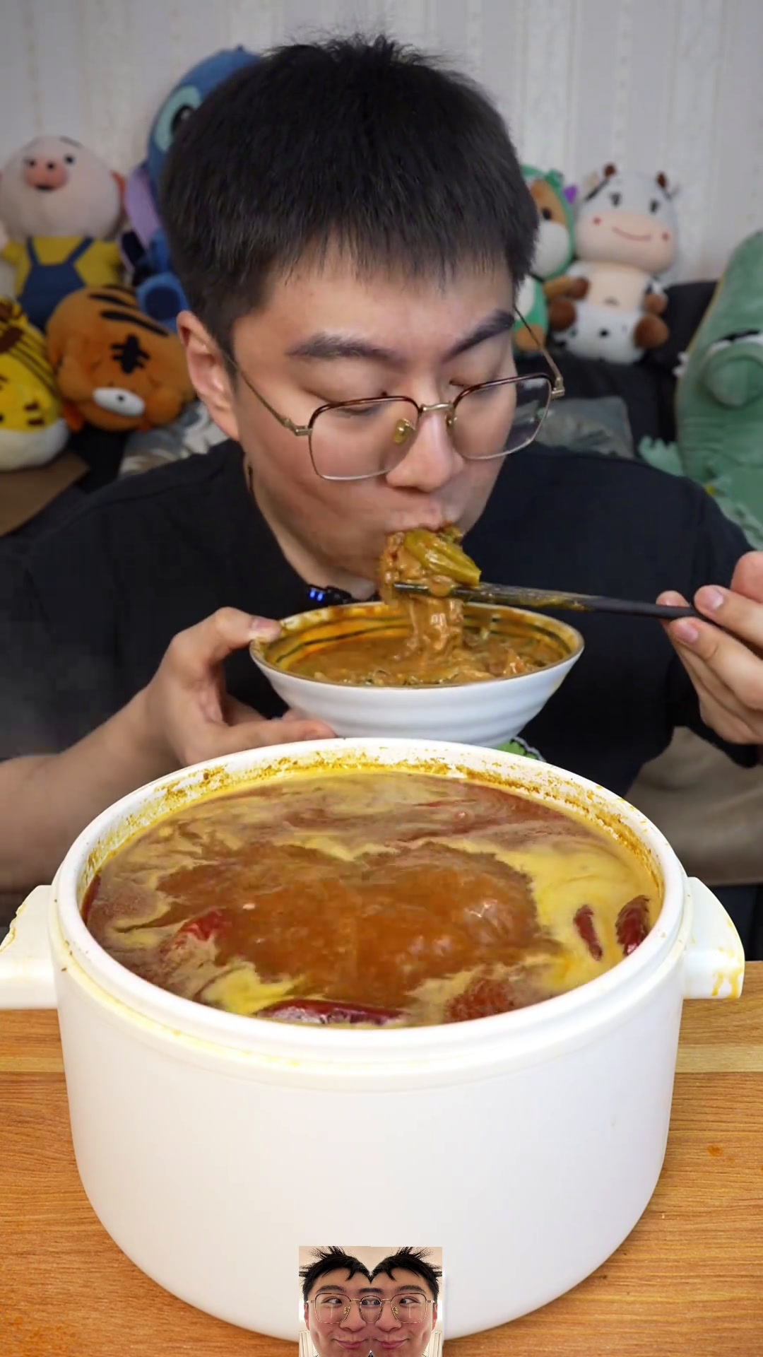 麻辣酸菜火锅涮肥牛鱼豆花拌面加麻酱牛筋拌饭