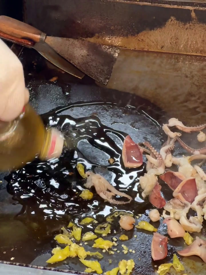 我爱路边摊的铁板鱿鱼!