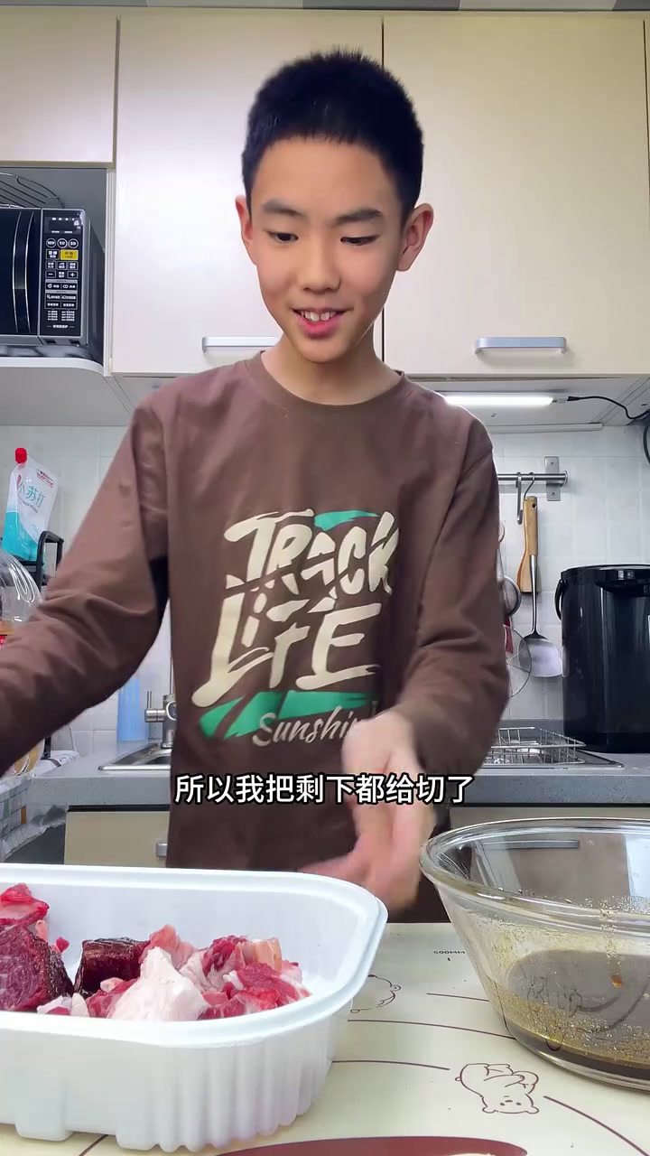 好玩又好吃的菠萝牛肉串~