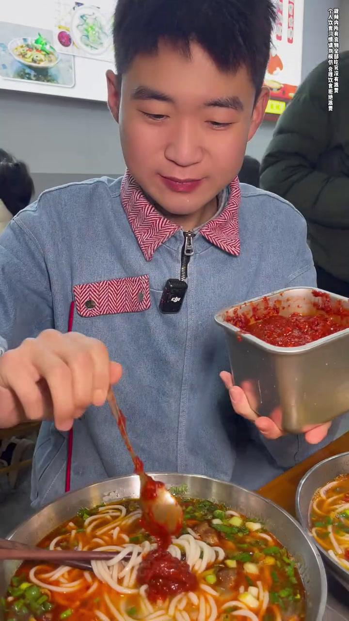 一人炫七碗攀枝花羊肉米线,一碗羊血,搭配羊蹄吃到爽