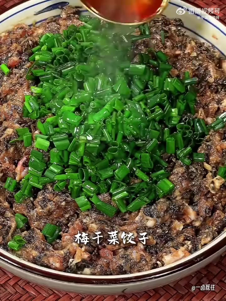近日,浙江文旅发布了陈丽君 安利家乡美食的视频,“下次去嵊州请你们吃!”你的家乡都有哪些特