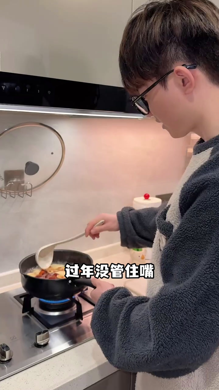 冬天超火的苹果刮油汤!过年大餐后的掉秤茶!