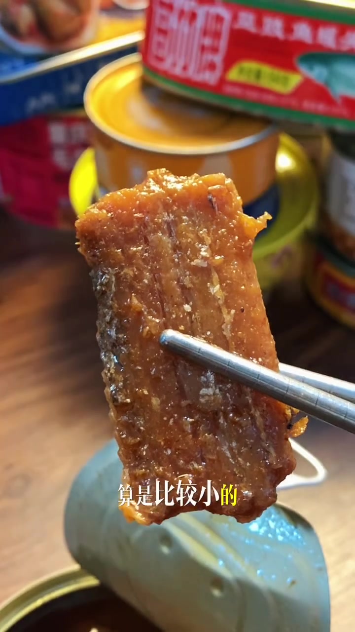 试吃8元一个的红烧带鱼罐头,甜到掉牙!口感却意外不错?丨罐头测评
