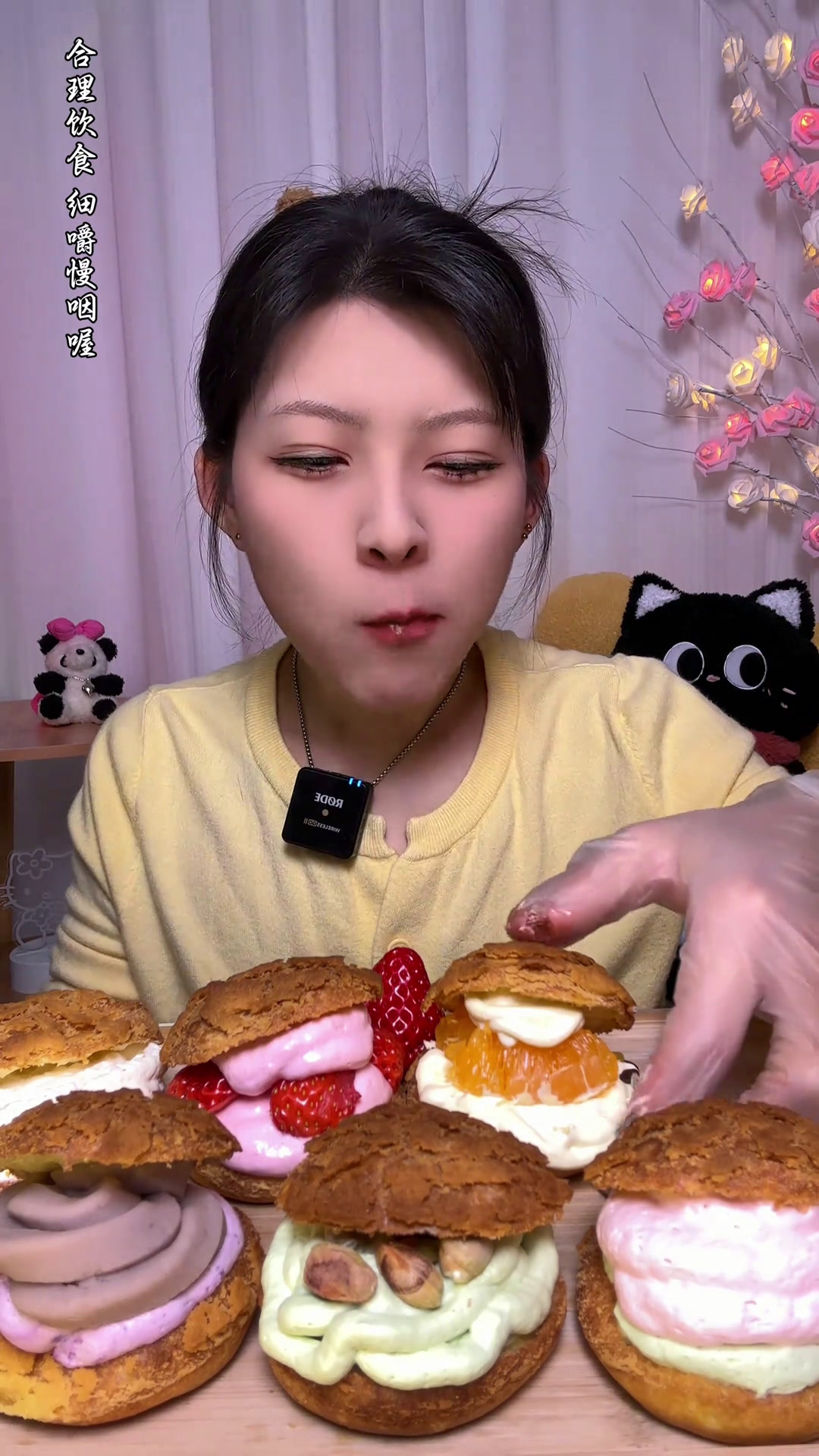 酥皮泡芙 莫名感觉小一点的会更酥哎!搭配满满的奶油超过瘾