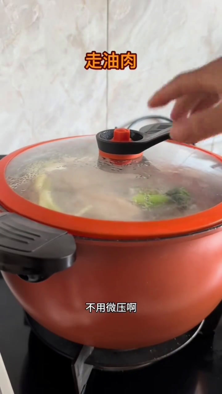 再发一遍走油肉做法,酸菜扣肉香儿不腻