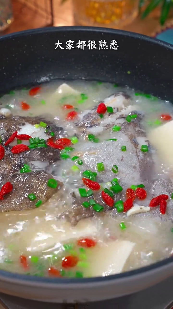 鲽鱼头豆腐汤 鲽鱼头又叫雅片鱼头,要选格陵兰的