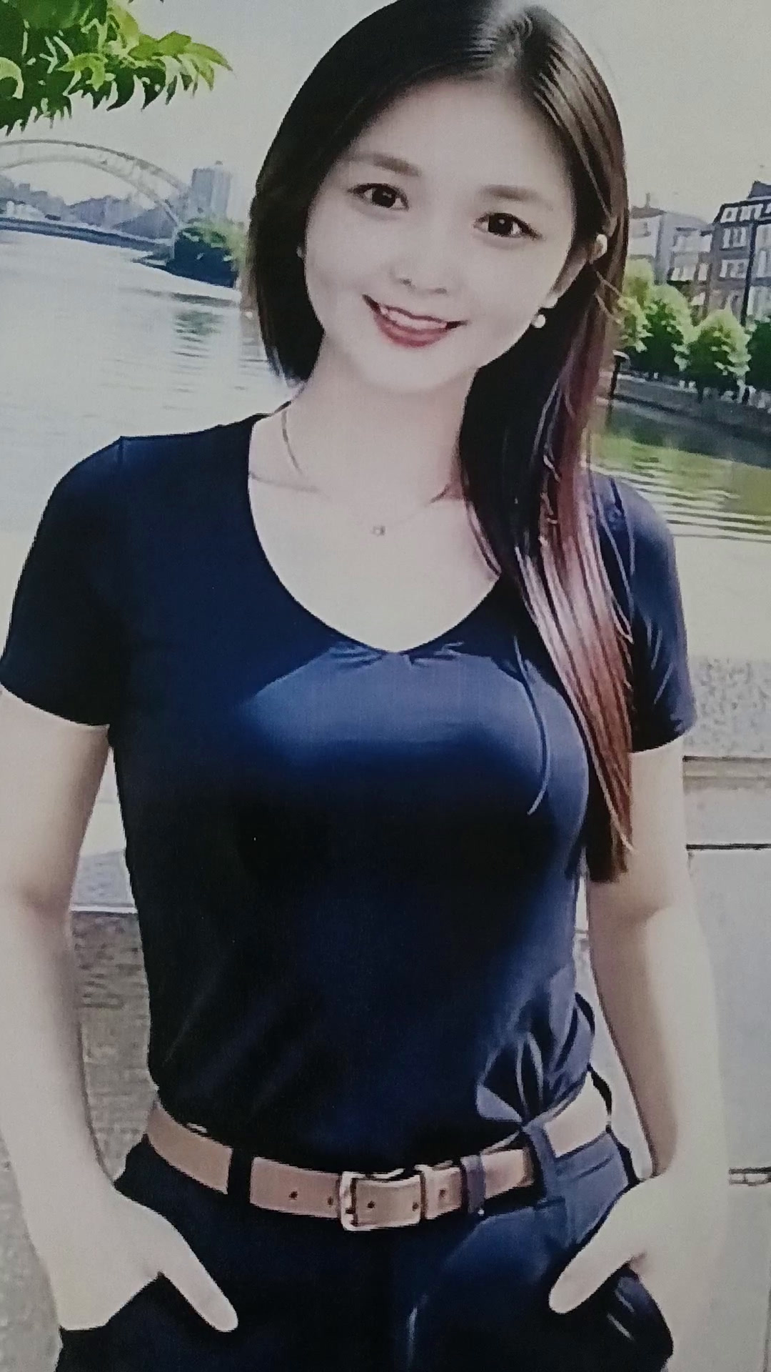 莲云画家刘龙梅最出名一幅荷花金鱼大作