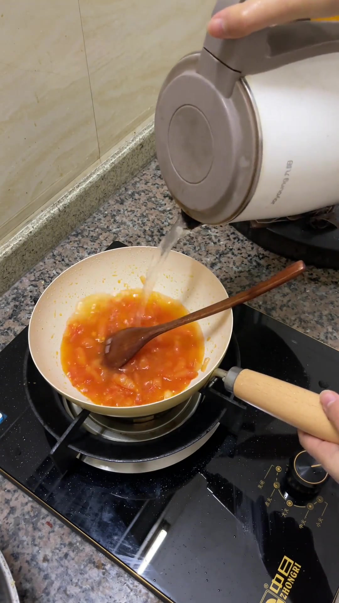 做个酸香开胃的杂蔬汤喝吧