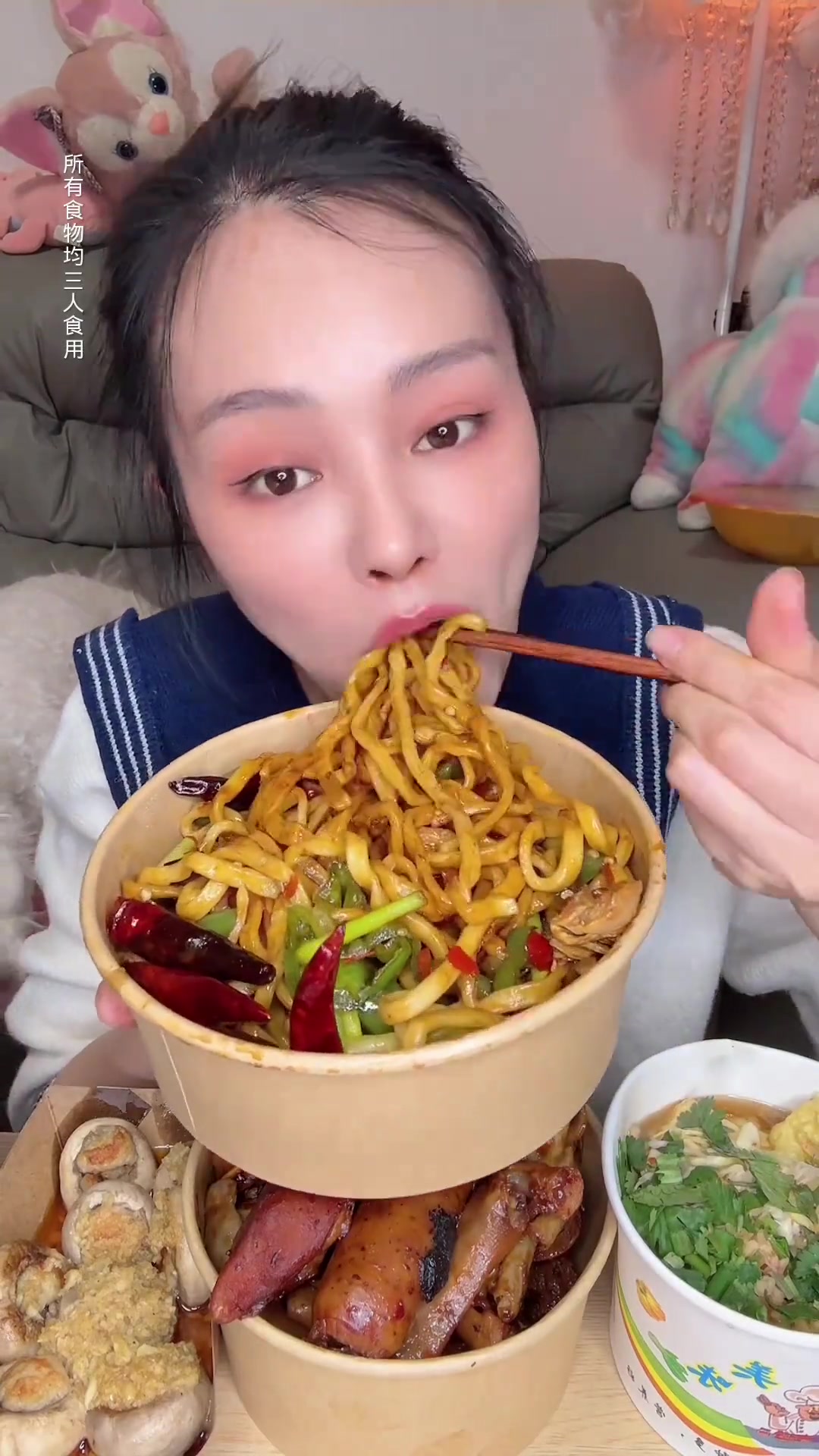 逛吃小吃街美食 姐妹们我回来了,迟到的新年快乐