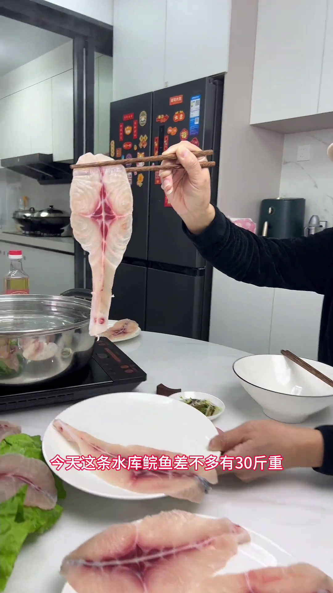 差不多三十斤的水库鲩鱼用来做清水鱼片打边炉火锅