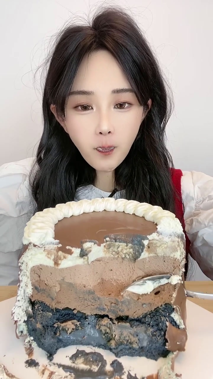 巧克力慕斯蛋糕来咯～