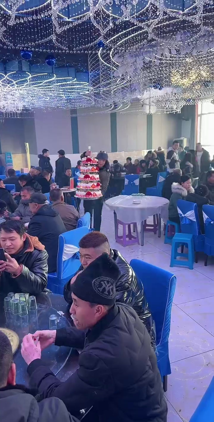 做完七层祝寿蛋糕,给我儿子送到学校,最美的风景回娘家的路,结婚20年了