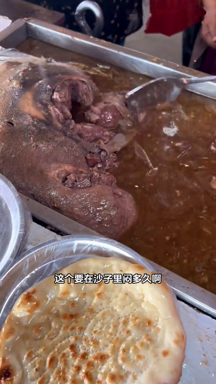 新疆和田集市上的美食太香了,沙包肉烤全羊烤串好吃