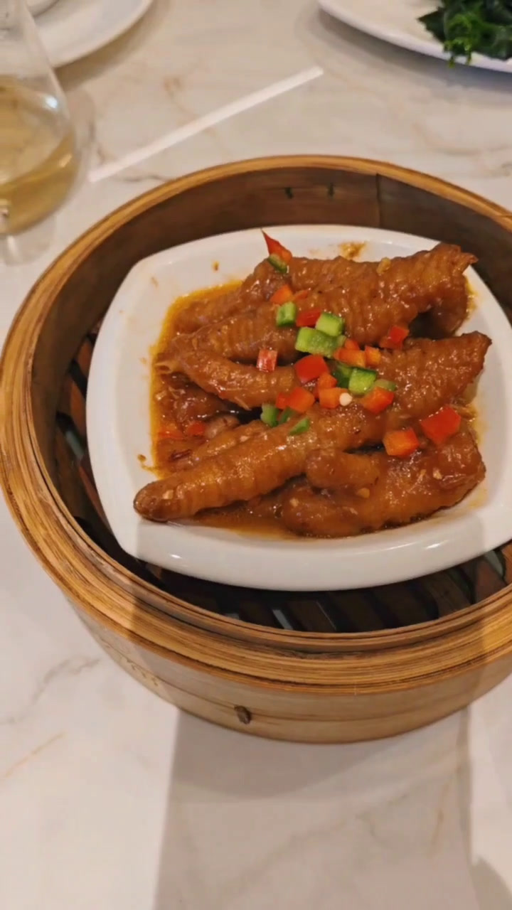 十点半走起太子早茶直落午餐。必点四大天王,凤爪虾饺排骨烧卖