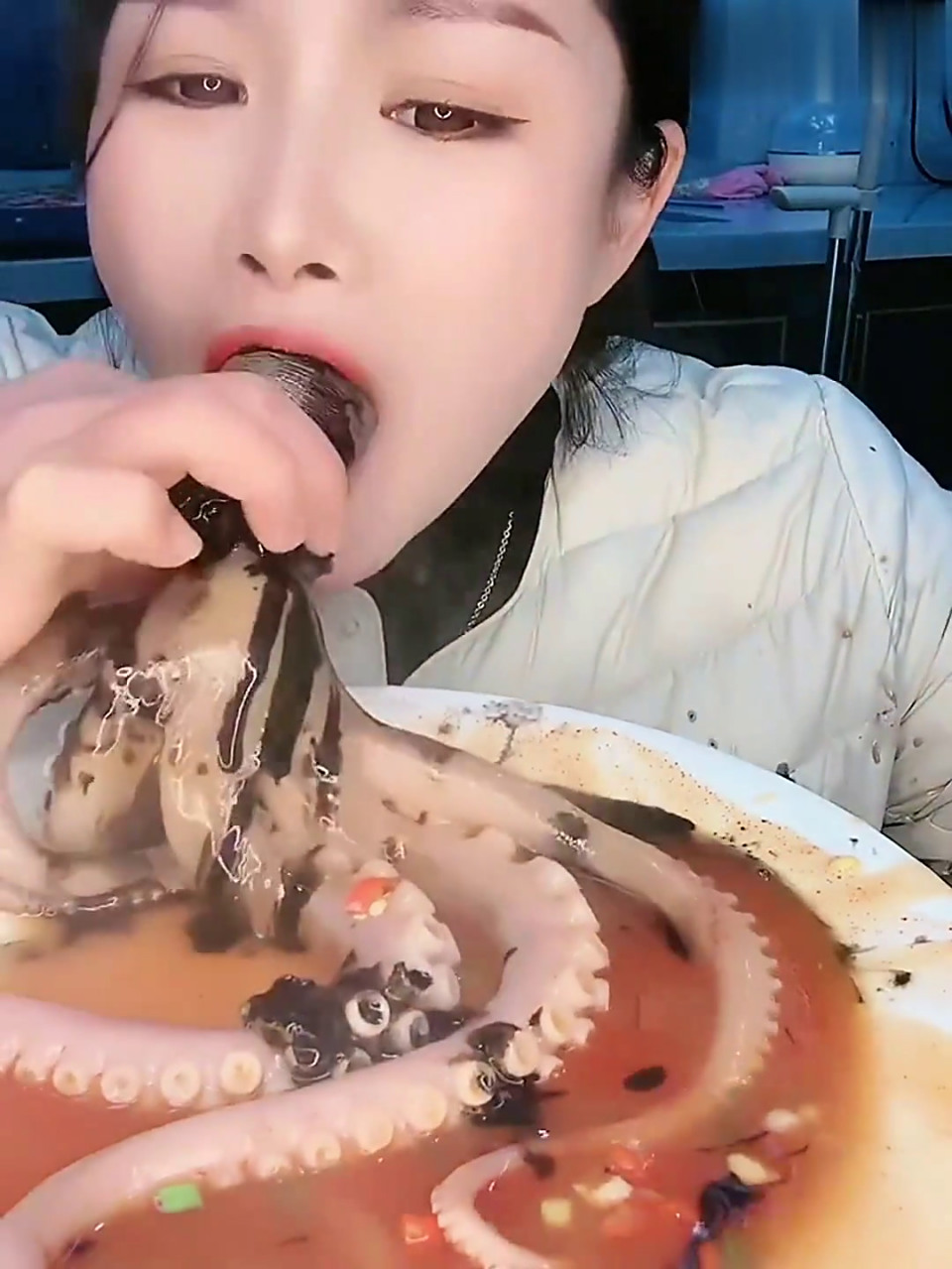 盘点美食博主吃爆头八爪鱼