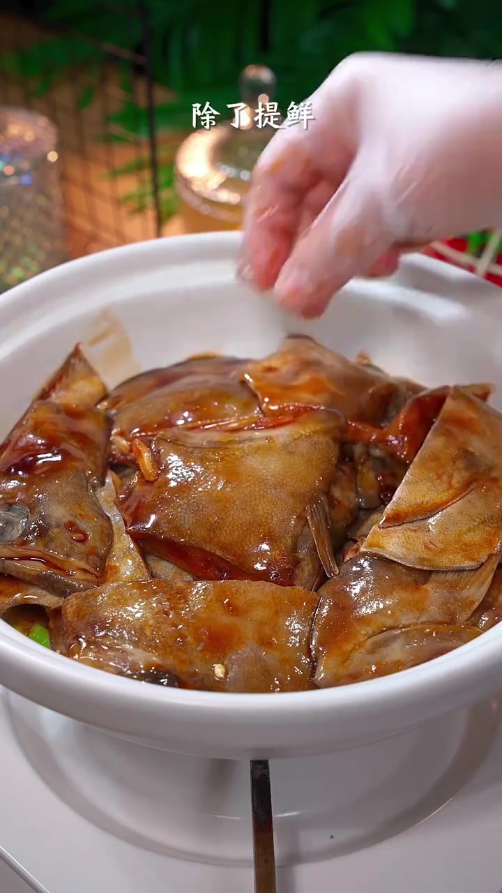 砂锅鲽鱼头 鲽鱼头又叫雅片鱼头,要选格陵兰的