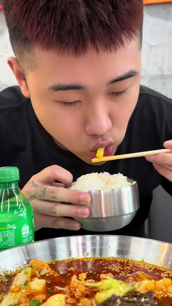 打卡津南吾悦《之冒菜麻辣香锅》