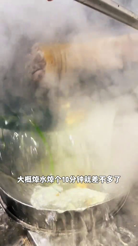 五圆猪脚 郴州人民大小宴席上的特色菜,又叫甜酒猪脚,甜而不腻,香气扑鼻!