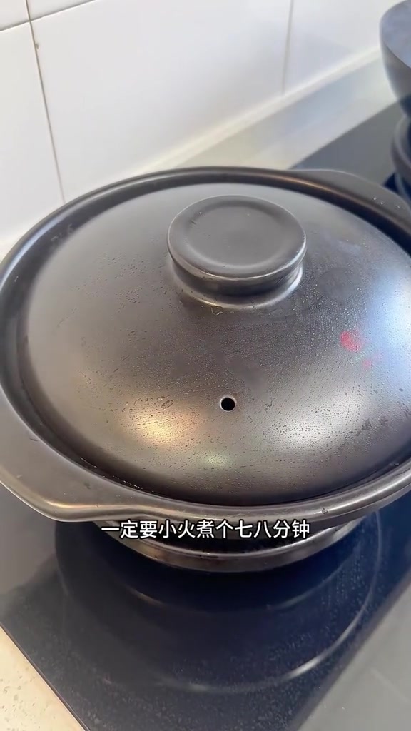 吃蚕豆的季节,试试这道油焖蚕豆,自己在家做油可以减半,但不影响口感,大人孩子都爱吃