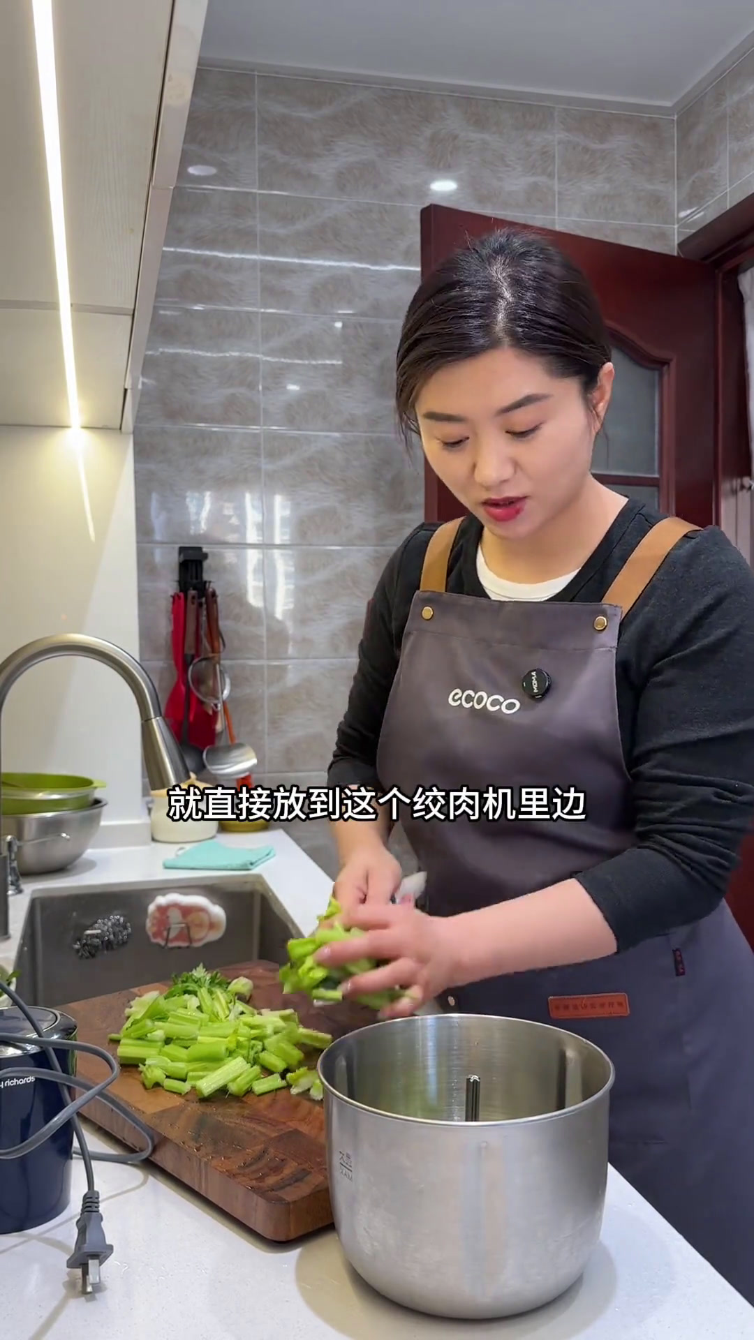 今天蒸了一锅牛肉馅儿大包子,老公说这包子开店没问题了