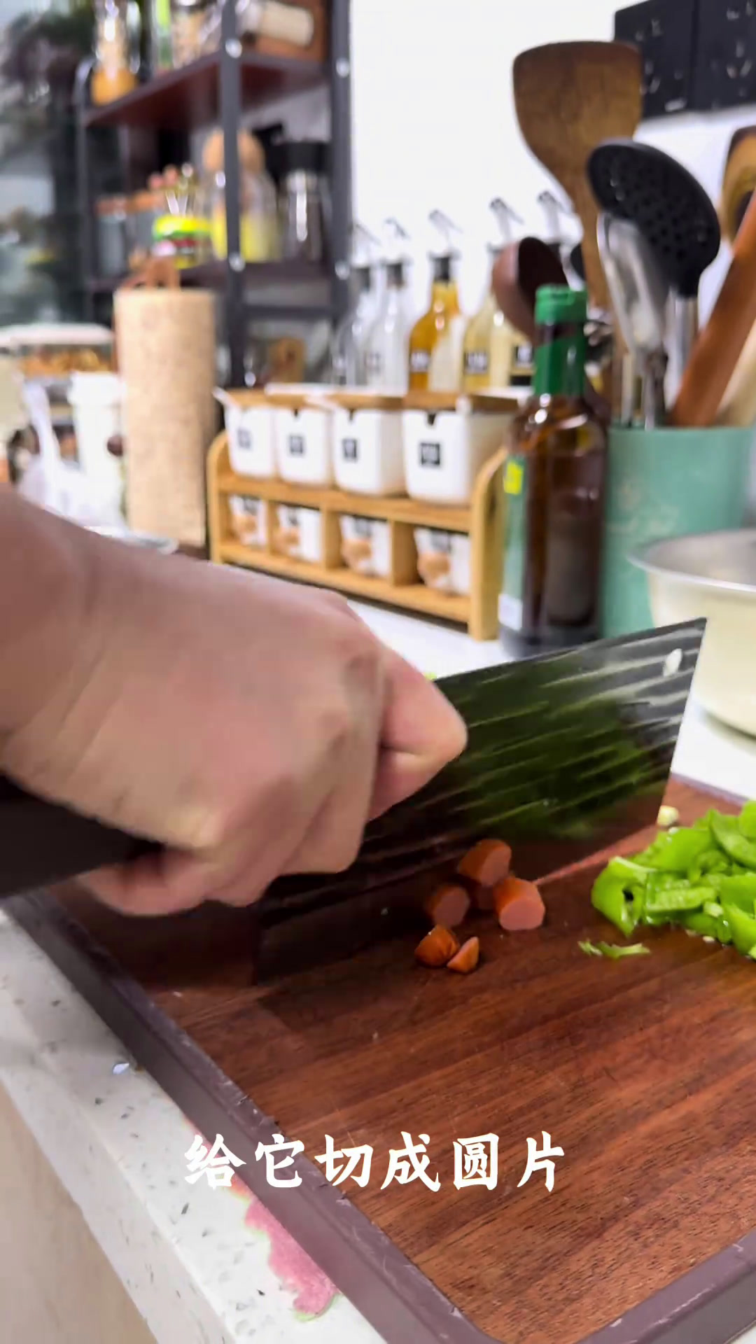 今天来个老婆爱吃的鸡肉炒年糕