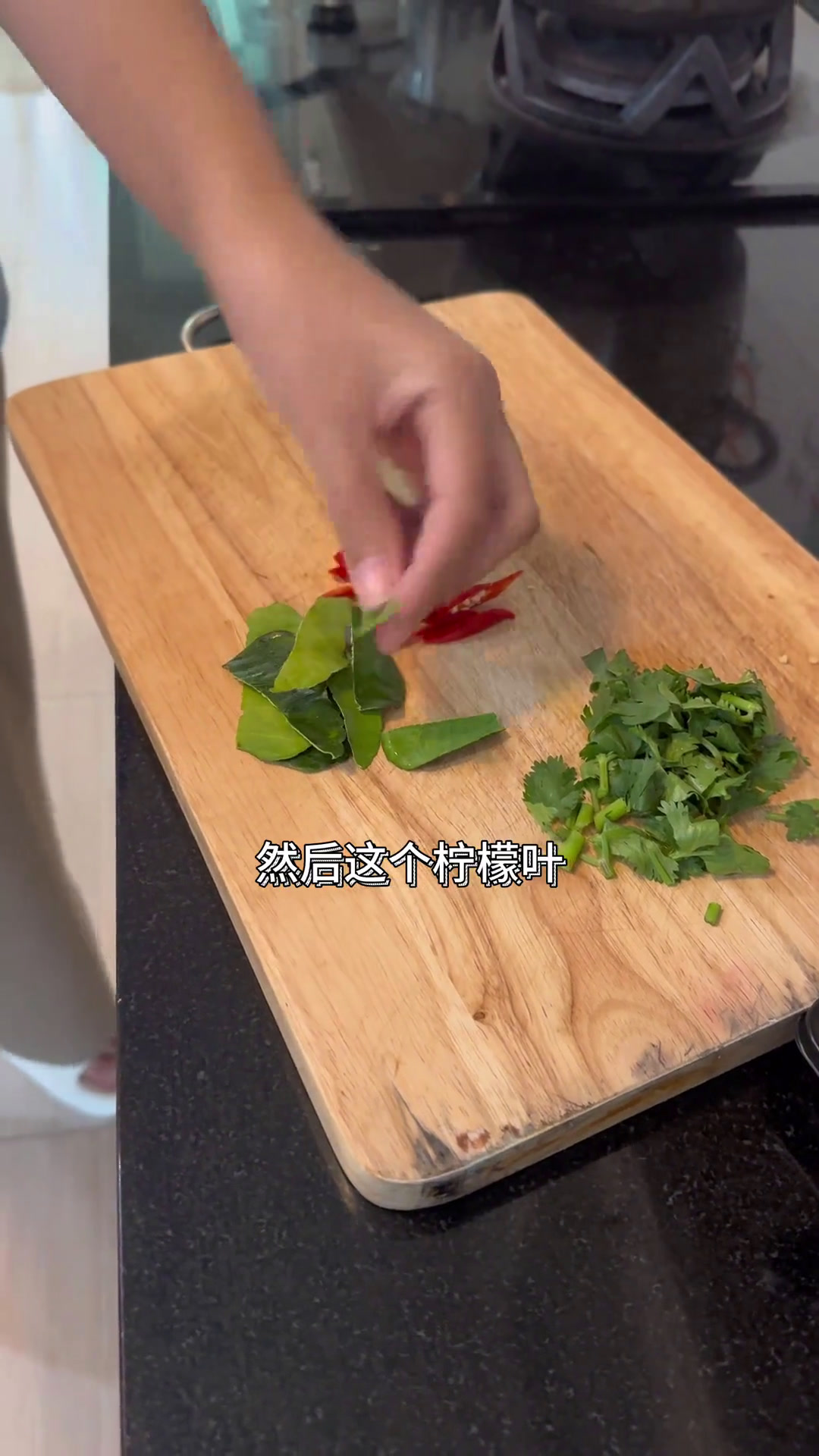 泰国媳妇给山东婆婆做冬阴功汤~