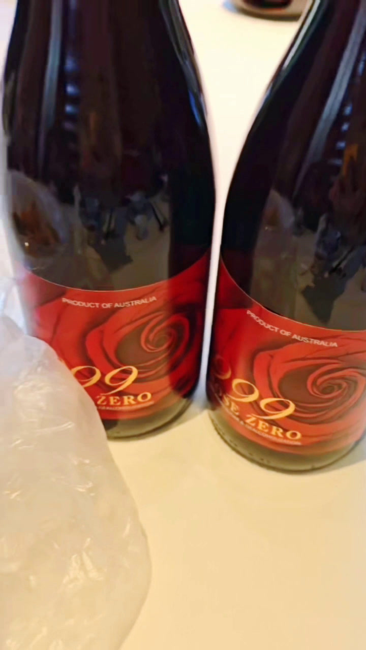 过年亲友聚会午餐:长脚蟹和虾,鸡猪羊和招牌红烧乳鸽等太好吃!