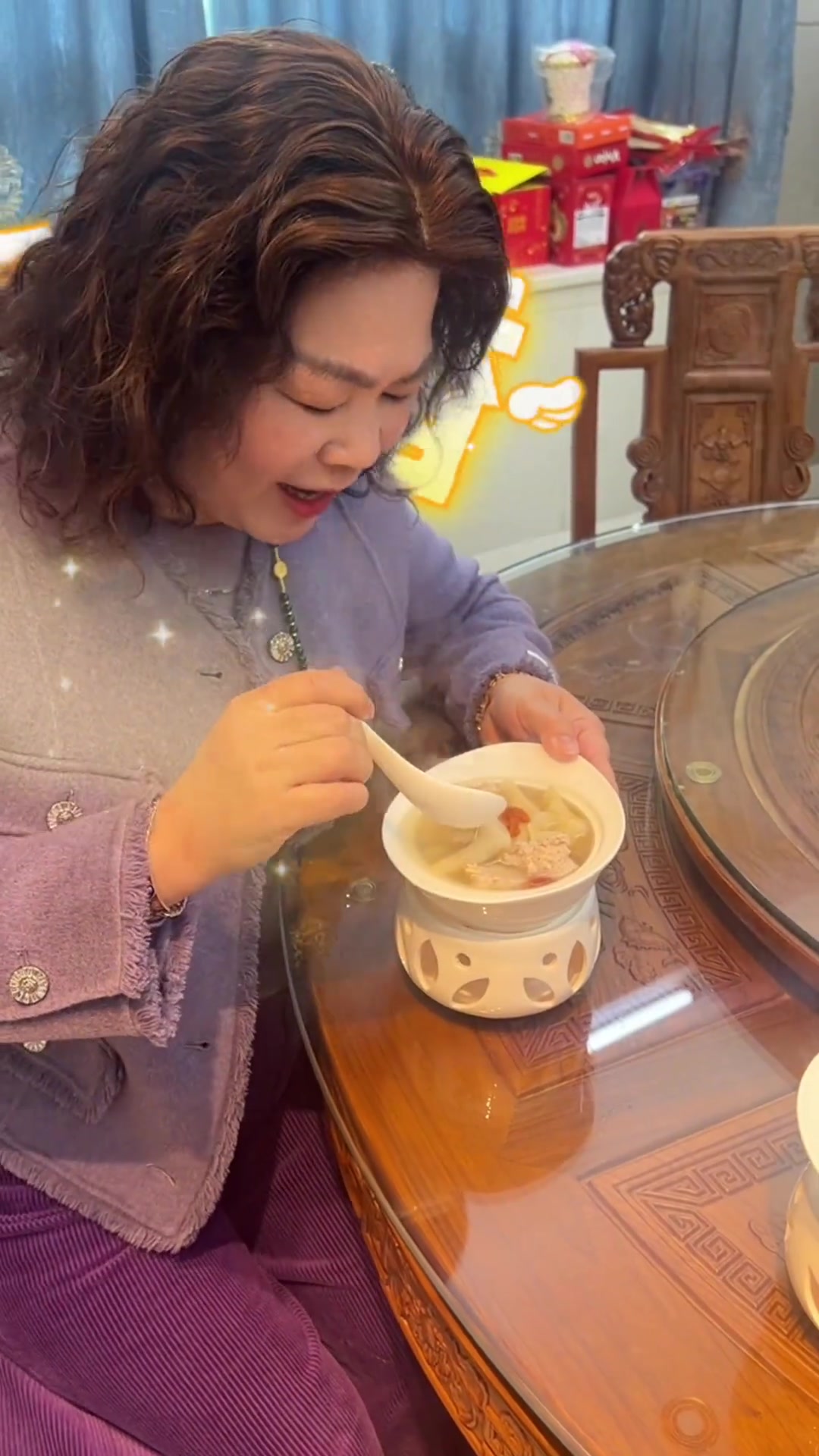 今天教大家一道给孩子吃非常营养又简单的鱼胶炖法 学着老庄做起来吧 做个负责任的妈妈～