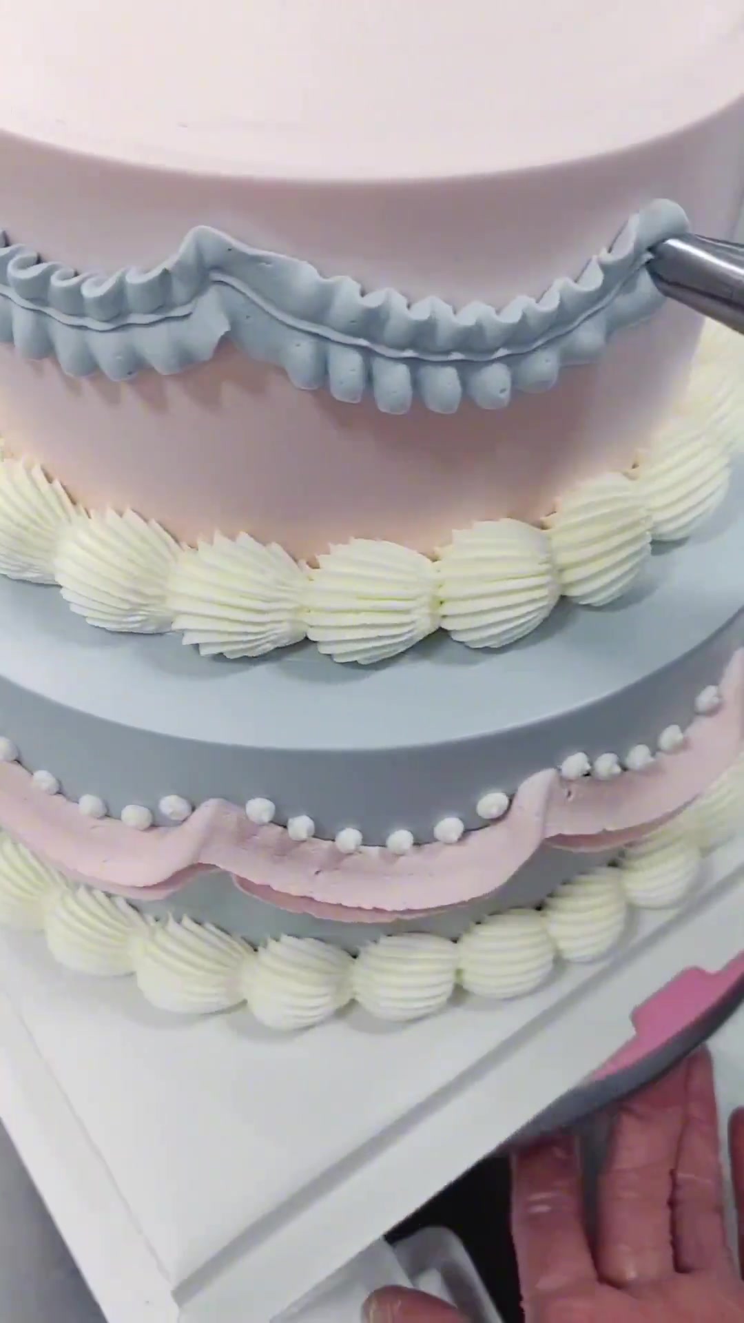 今天给大家分享一款双层星黛露款复古裱花蛋糕