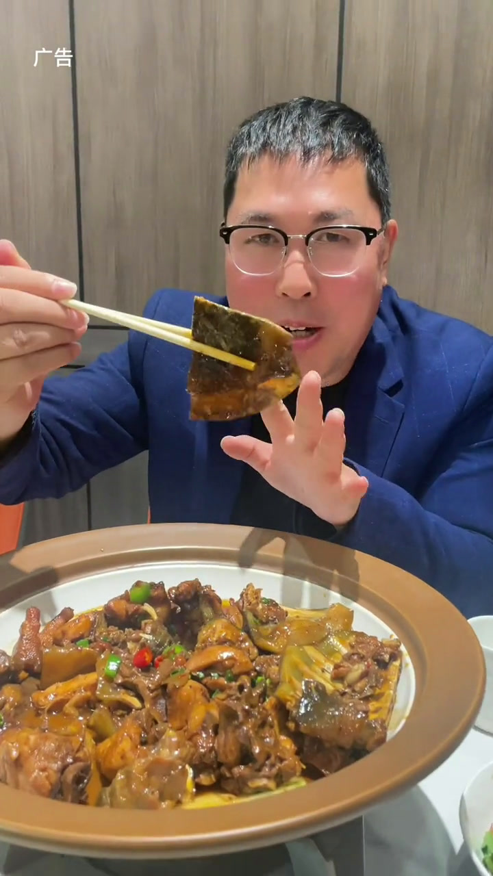 这几天给甲鱼干上了,每家都有自己的特色,靓靓虾馆属于品牌店,食材放心,好食材好味道!