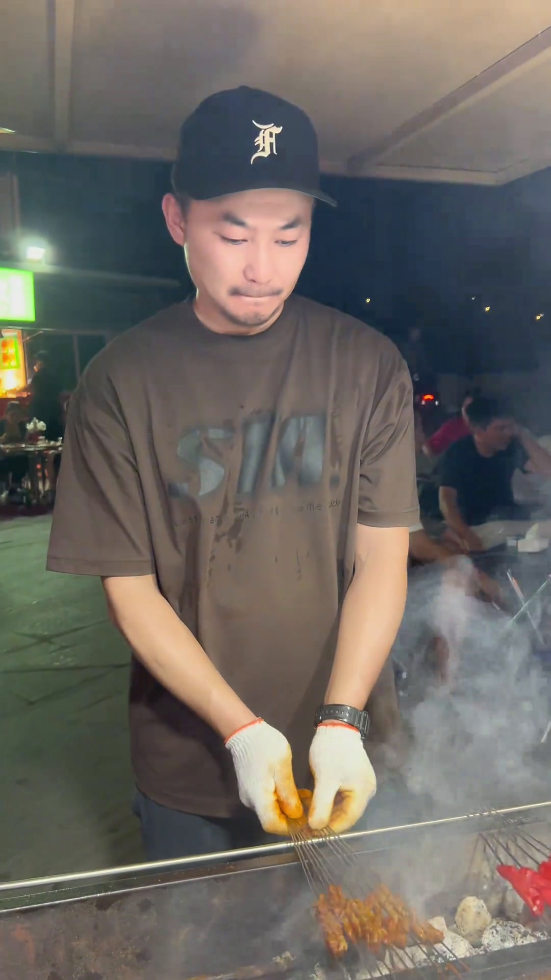 挑战小吃自助119块吃个烧烤野摊自助,梅花肉、鸡肉串1元/串!羊肉串、肉筋、板筋、小腰子全