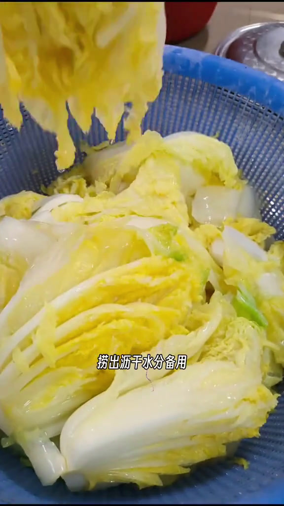 今日分享食堂大锅菜白菜金针菇蒸肉末,鲜香嫩滑,好吃又好看,喜欢的朋友,安排起来吧