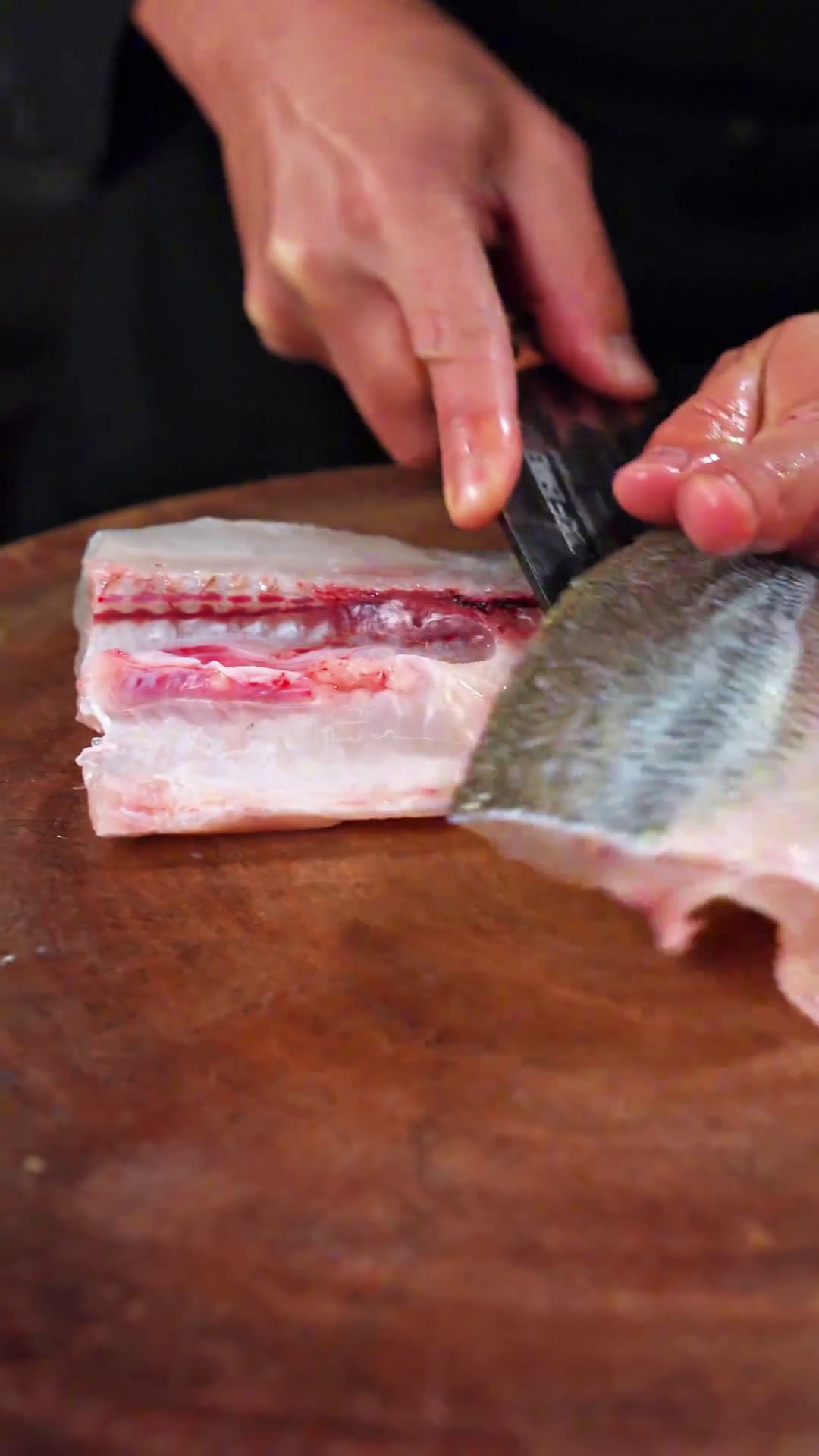 鲜中极品,这么漂亮的麒麟鲈鱼在你们那里卖多少钱一份嘛?