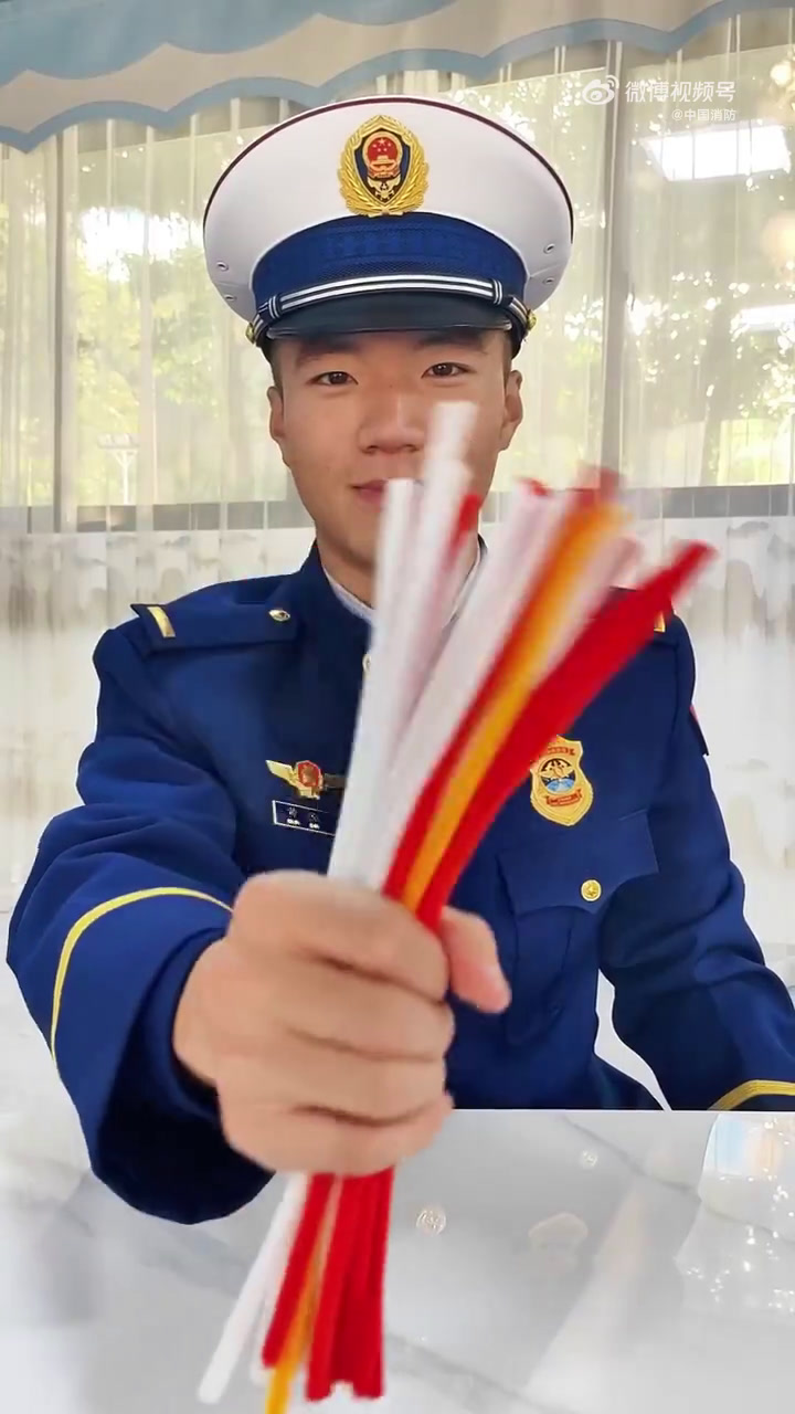 鱼跃六百年,年年祈新愿。锦鲤花灯,喜庆氛围感满满,与我们的传统节日紧密相连,特别是正月十五